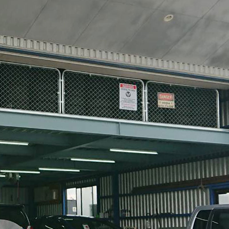 アメリカンフェンスをカーショップで使用した例