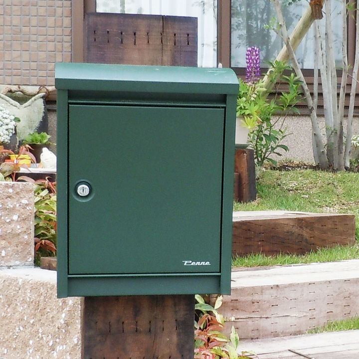 鍵付き壁掛けポスト 「ペンネ社 （Penne） 壁掛け郵便ポスト