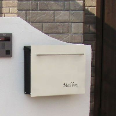 四角い形で「Mail box」の文字 郵便受け 「ノイエキューブ」